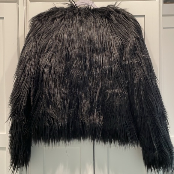 MISGUIDED Black Faux Fur Jacket. Size 4 - Picture 3 of 5
